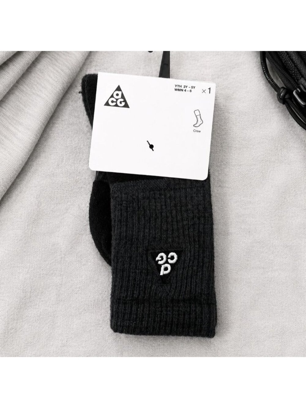 Nike Size Small ACG Ribbed Crew Socks Black Gray Cotton Spandex Blend - NEW